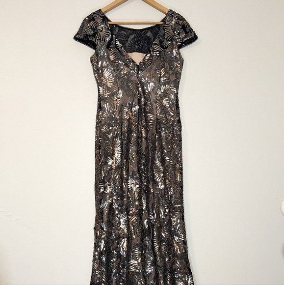 Calvin Klein Cap-Sleeve Sequined Gown Train Maxi Silver Open Back Boat Size 4 - Picture 6 of 9